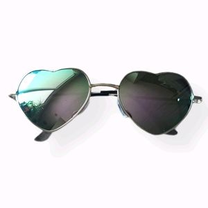 *Free in bundle* Heart-shaped Sunglasses
